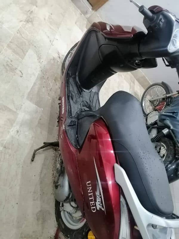 United Scooty 2020 model automatic self start new condition 6k kms 6