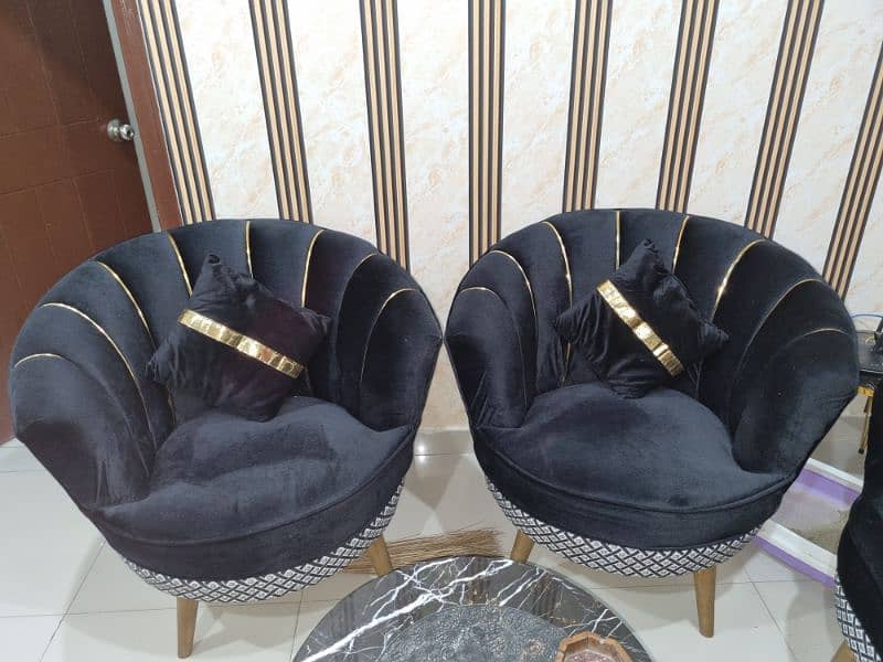 BRAND NEW SOFA SET WITH SETI 4