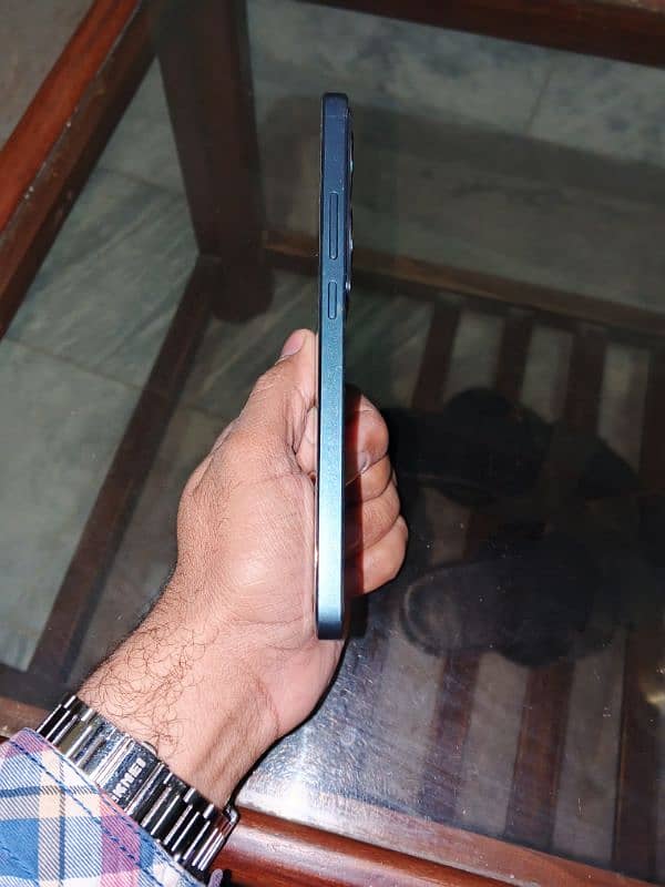 Oppo Reno 11f Palm Green 1