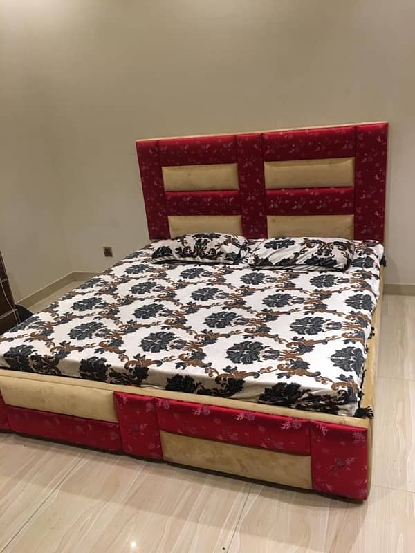 solid wood king bed 0