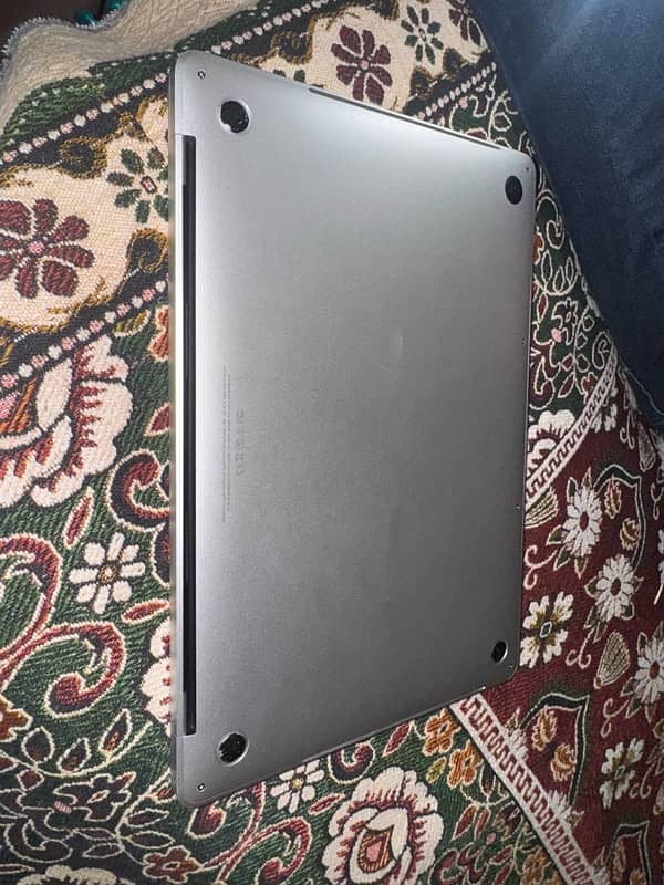 MACBOOK PRO I7 2022 1