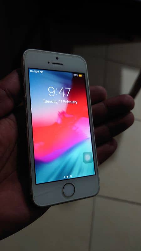 iphone 5s 16gb 10/10 condition 0