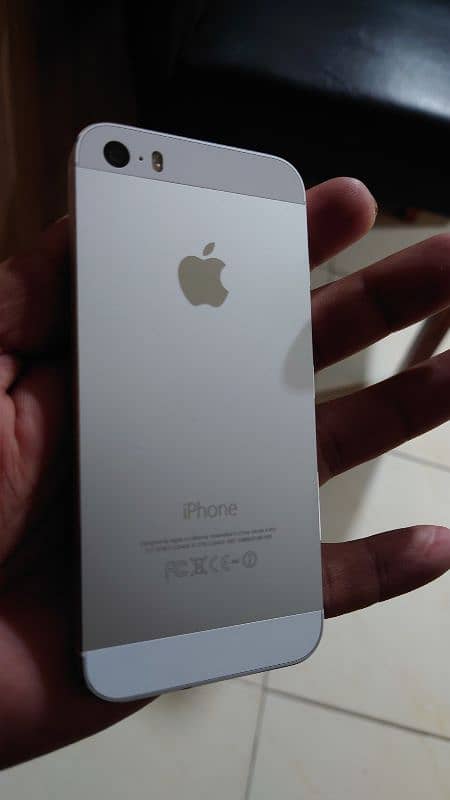 iphone 5s 16gb 10/10 condition 1