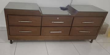 ALMOST NEW TV CHESTER DRAWERS