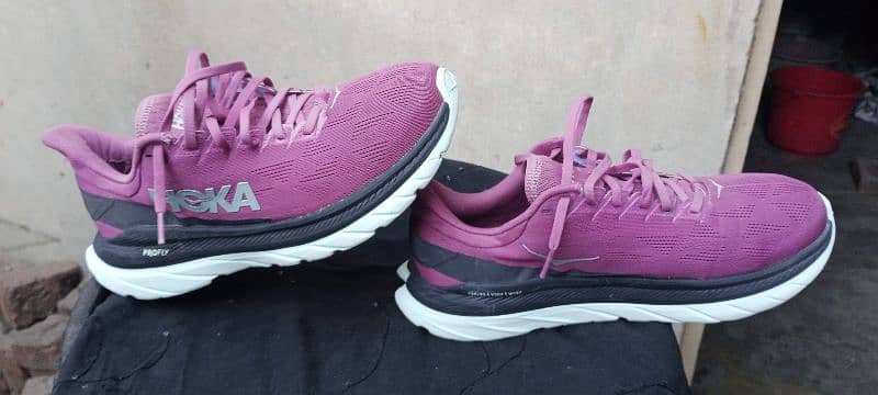 hoka shoes 1