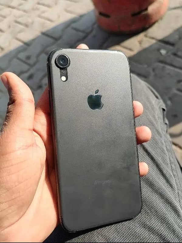 iPhone XR 1