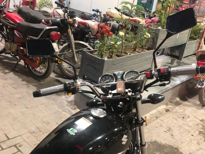 Suzuki gs 150 24 model new condition 5 gears. . 4