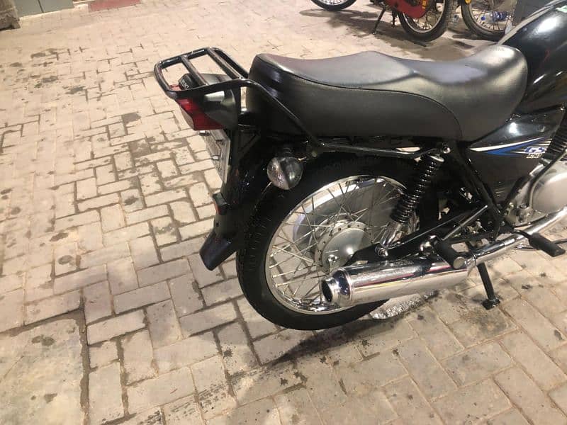 Suzuki gs 150 24 model new condition 5 gears. . 7