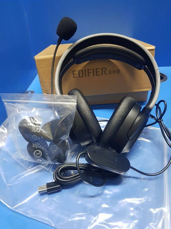 Edifier K5000 headphones 1