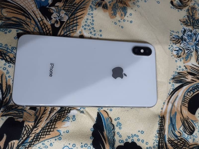 Iphone XS MAX 256 GB Please call on (03343104190) 1