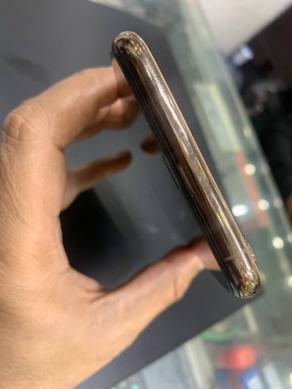 iPhone XS Max Gold 64GB 3