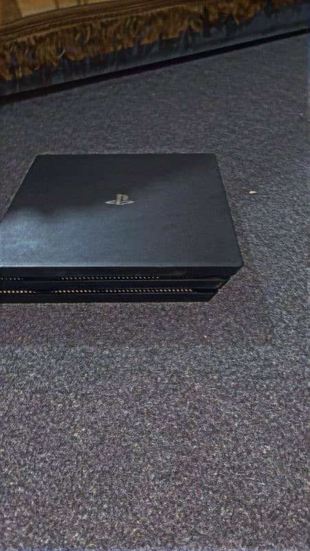 PS4 PRO 1TB 1