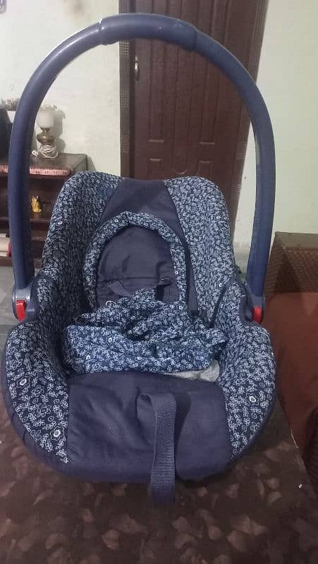 Very less used baby carry cot and car seat 1