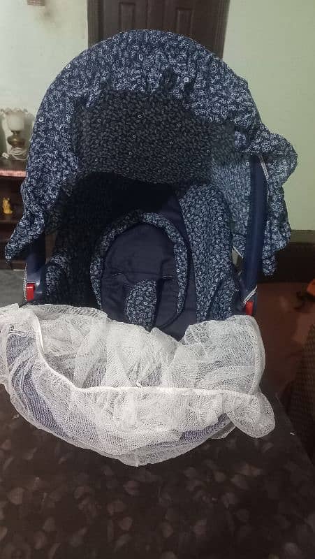 Very less used baby carry cot and car seat 4