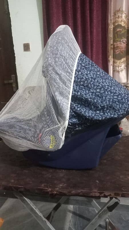 Very less used baby carry cot and car seat 7