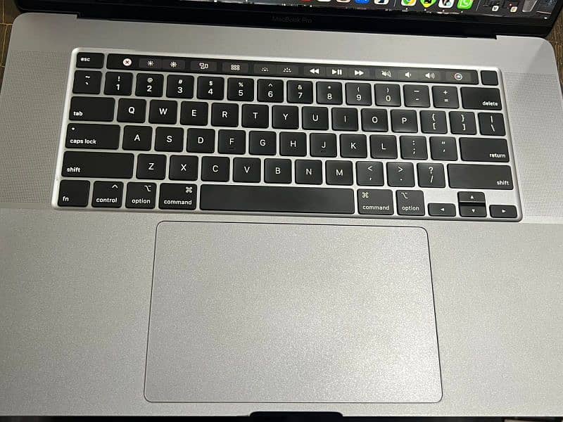 macbook pro 2019 i9 16gb 1tb ssd 9