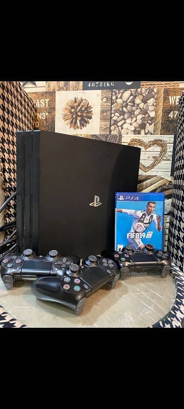 PS4 PRO 1TB 8