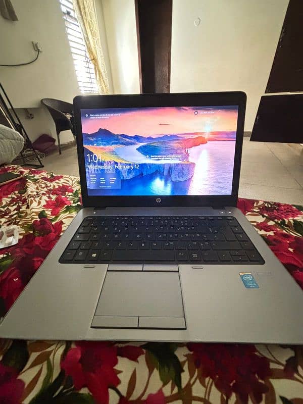 HP laptop for sale 4th generation 8/ 320gb 1