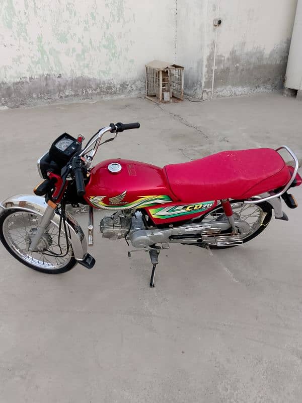 first onwer used Honda 70cc Brand New condition 3