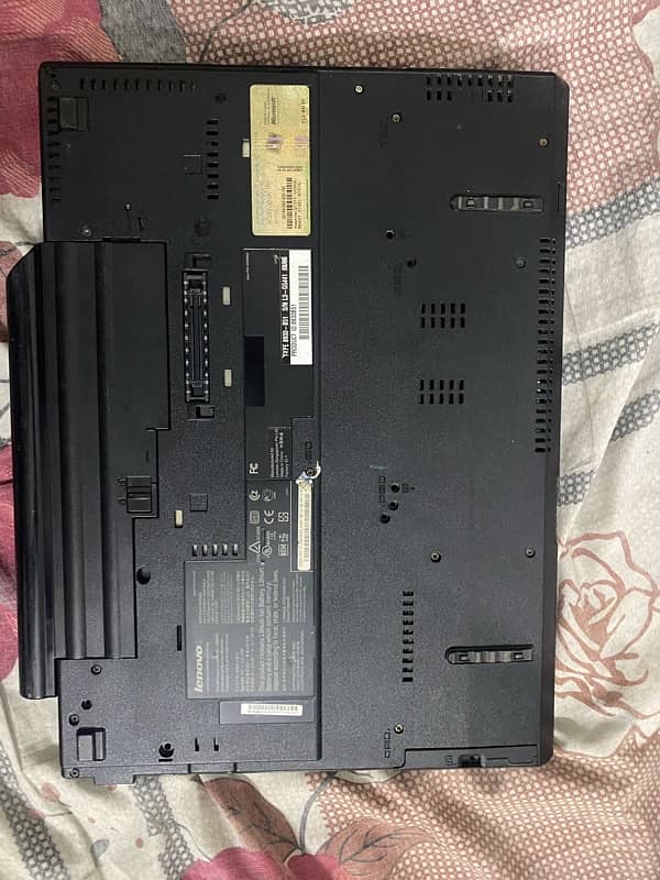 Lenovo think pad R61 Out class condition 5