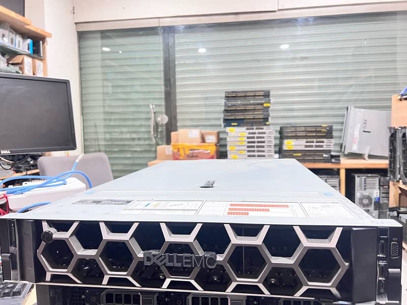 DELL POWEREDGE R740XD And R640 1