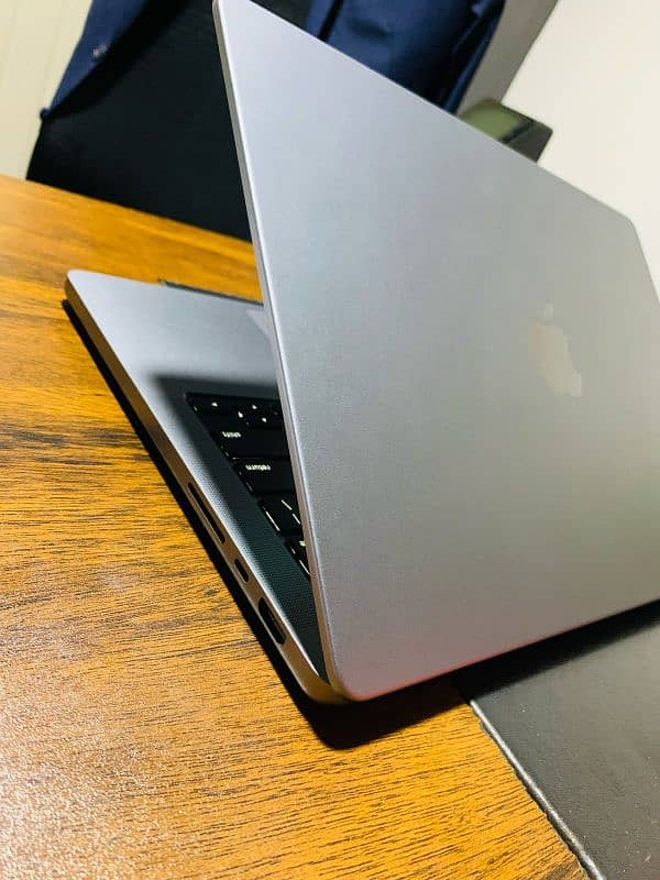 MACBOOK PRO | M2 PRO | 16GB RAM 1TB SSD | WITH BOX 4