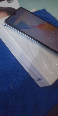 Vivo y33s 8/128 condition 10/9 box charger available