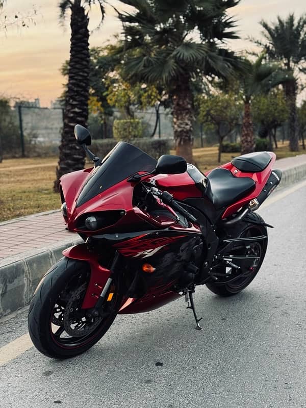 Yamaha R1 2011 Model 1