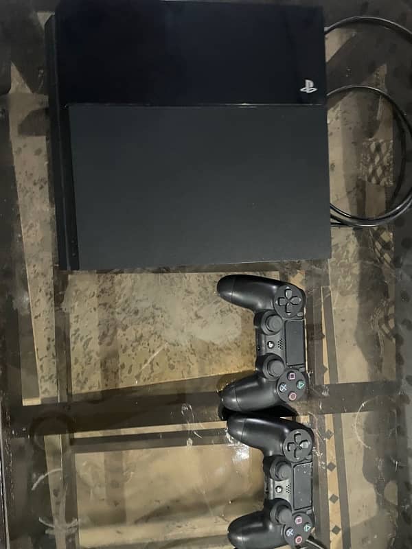 ps4 fat 500gb with two controllers 0