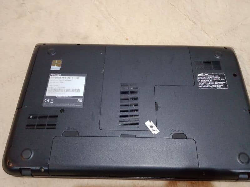 Toshiba 4 GB Ram / 250 GB Hard 2