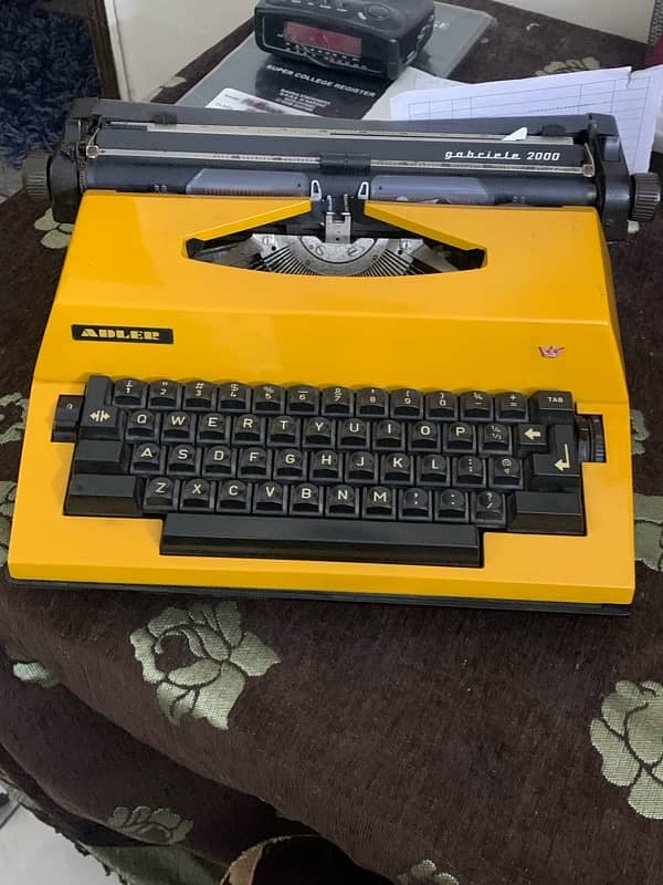 Adler Gabrielle 2000 electric typewriter 0