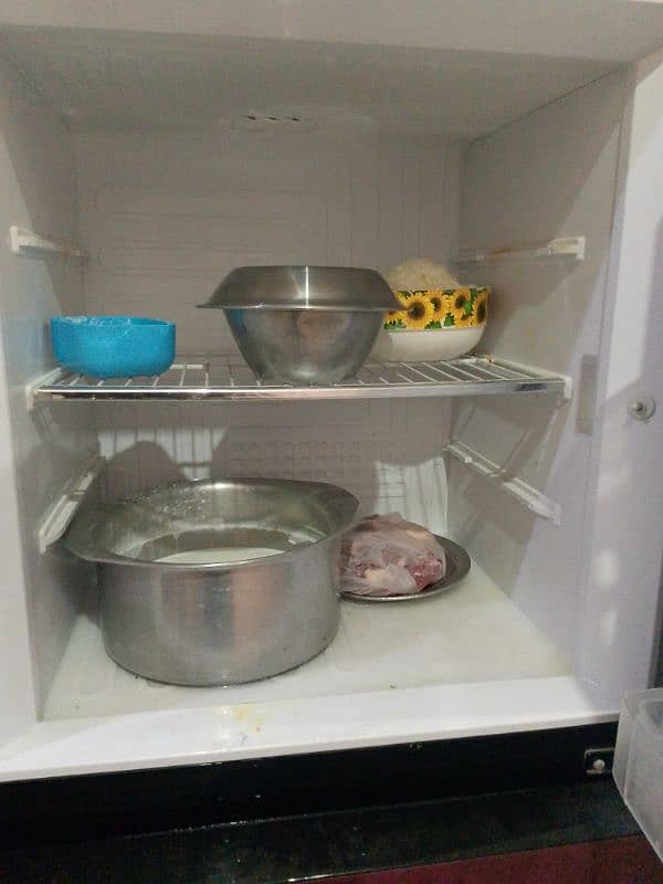 6 month use pel company full size fridge for sale urgent 2