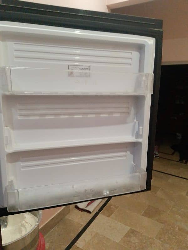 6 month use pel company full size fridge for sale urgent 3