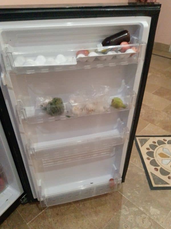 6 month use pel company full size fridge for sale urgent 5