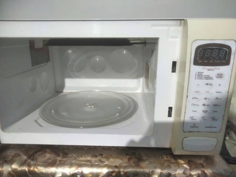 Dawlance microwave oven good condition 3