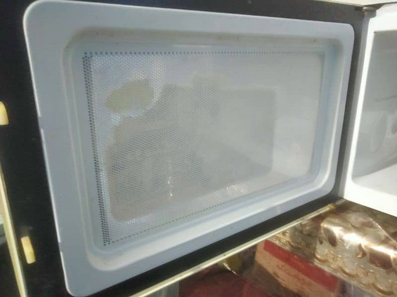 Dawlance microwave oven good condition 4