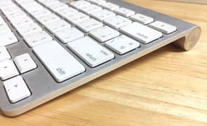 apple magic 1 keyboard + mouse available