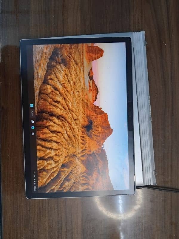 Surface Book 2 15 " i7 8th gen 16 GB RAM 256GB GTX 1060 6GB VRAM 1