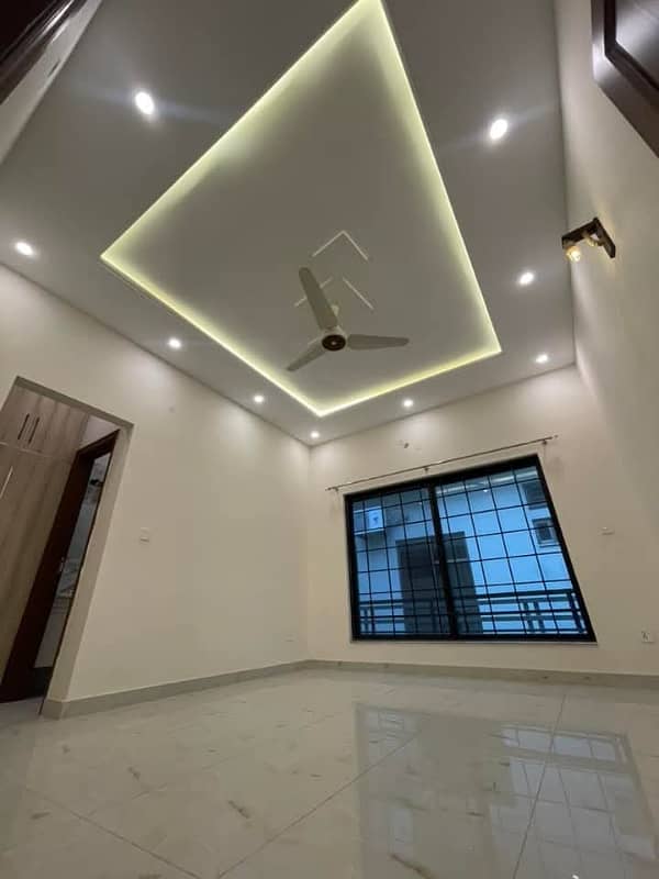 1 kinal like a new beautiful upper portion for rent in wapda town 5