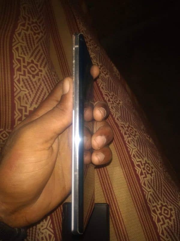 assalamualaikum I'm selling my phone docomo arrows f52 a 5g 8 128 ha 1