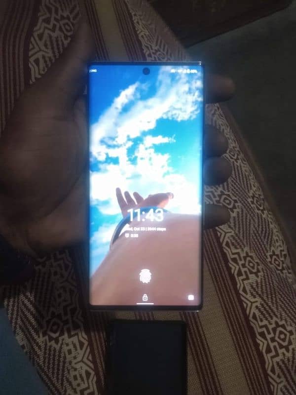 assalamualaikum I'm selling my phone docomo arrows f52 a 5g 8 128 ha 6