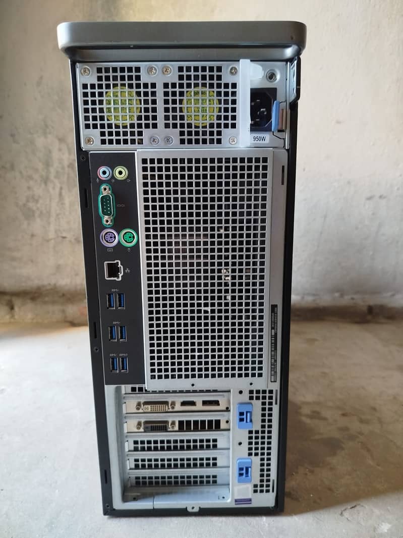 Dell T5820 / W 2145 / 16GB DDR4 / 256GB M-2 5