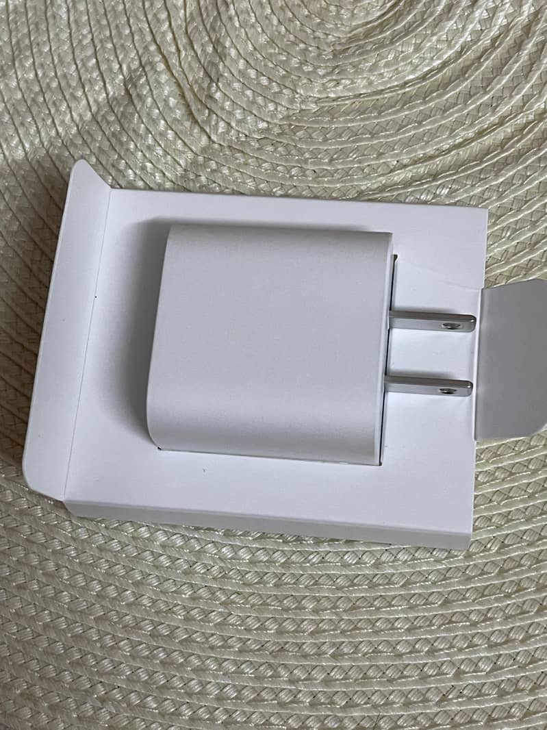 Apple 20W USB-C Power Adapter 2Pin 0