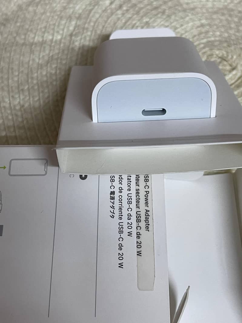 Apple 20W USB-C Power Adapter 2Pin 2