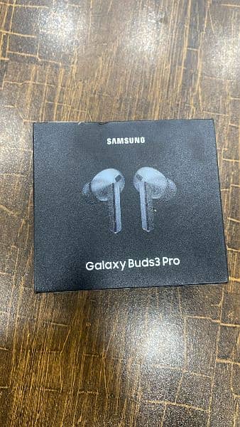 Brandnew box-pack Samsung Buds 3 pro (white and Silver) 1