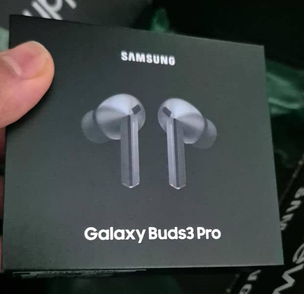 Brandnew box-pack Samsung Buds 3 pro (white and Silver) 5