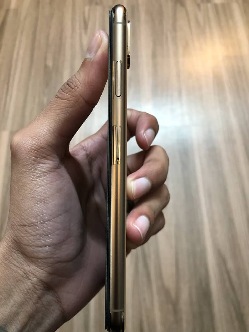 Apple iPhone XS Max 3