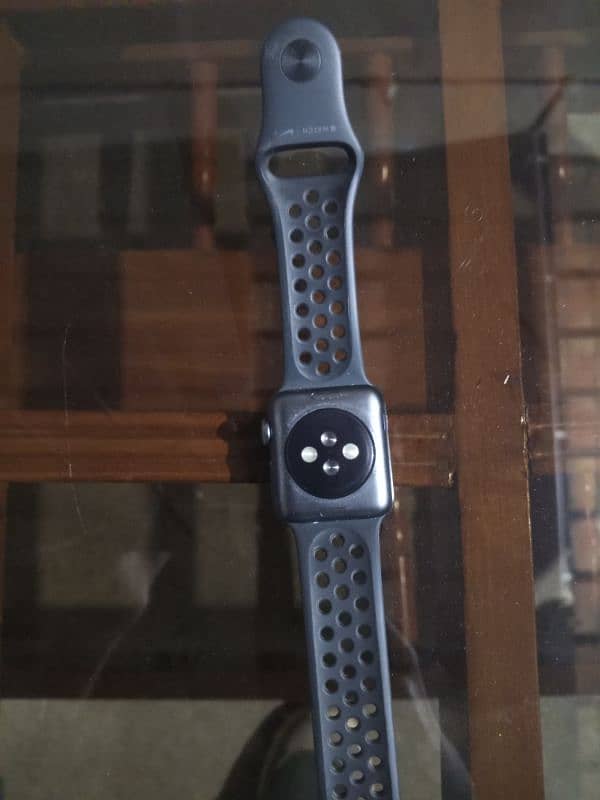 apple series 3 smart watch urgent sale 4