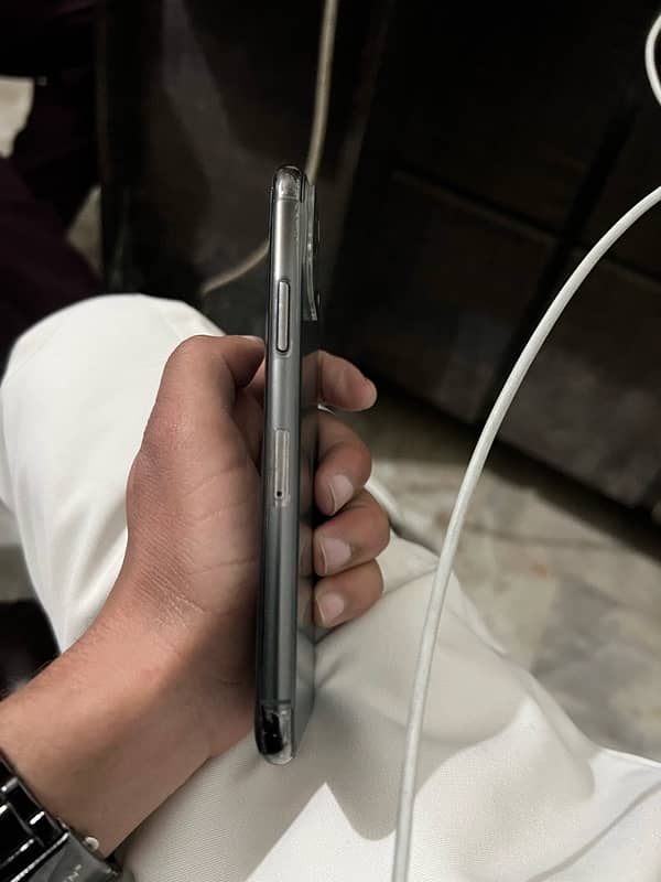 iphone 11 pro 64 gb Factory unlocked 2