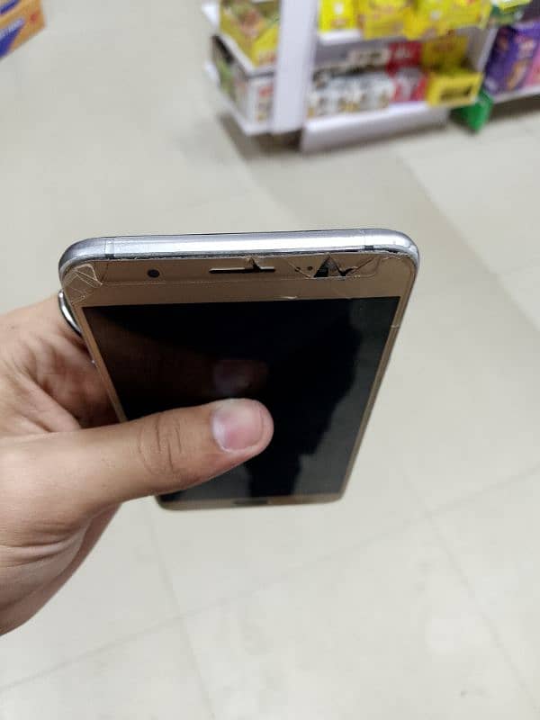 adi screen sai nhi hai bki sab okie hai ghr lya Mobil acha hai 0